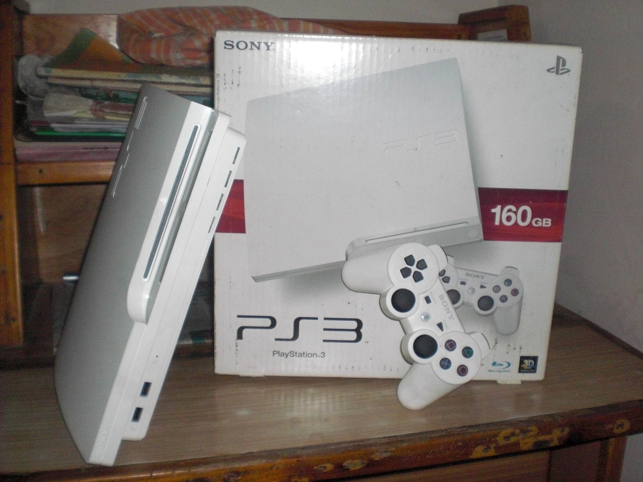160gb Playstation 3 white limited edition  large image 0