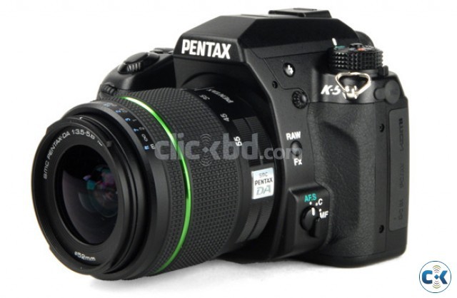 Pentax K-5 DSLR body with 18-55mm 40mm Prime 55-300mm Lense large image 0