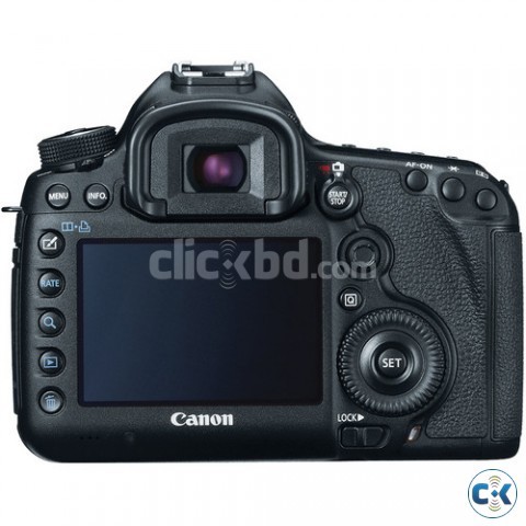 Canon EOS 5D Mark III with Canon 24-105mm large image 0