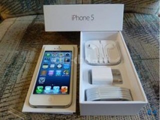 Selling New sealed in box iPhone 5C 5S and Samsung s4 white