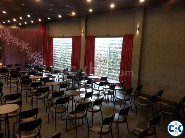 200 chairs 40 round tables large image 0