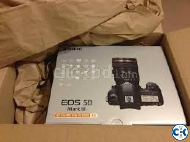 Canon EOS 5D Mark III 22.3 MP Full Frame CMOS with 1080p Ful large image 0