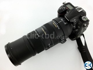 Nikon D7000 with 18-205mm Lens