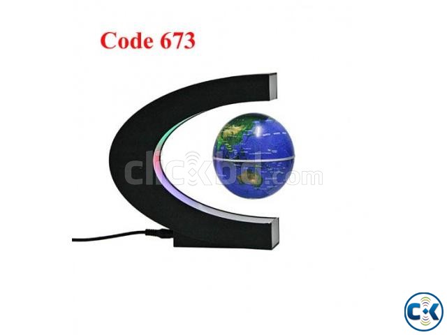 Globe-Floating-500 554 copyGlobe-Floating 1 -500 554 Magic large image 0