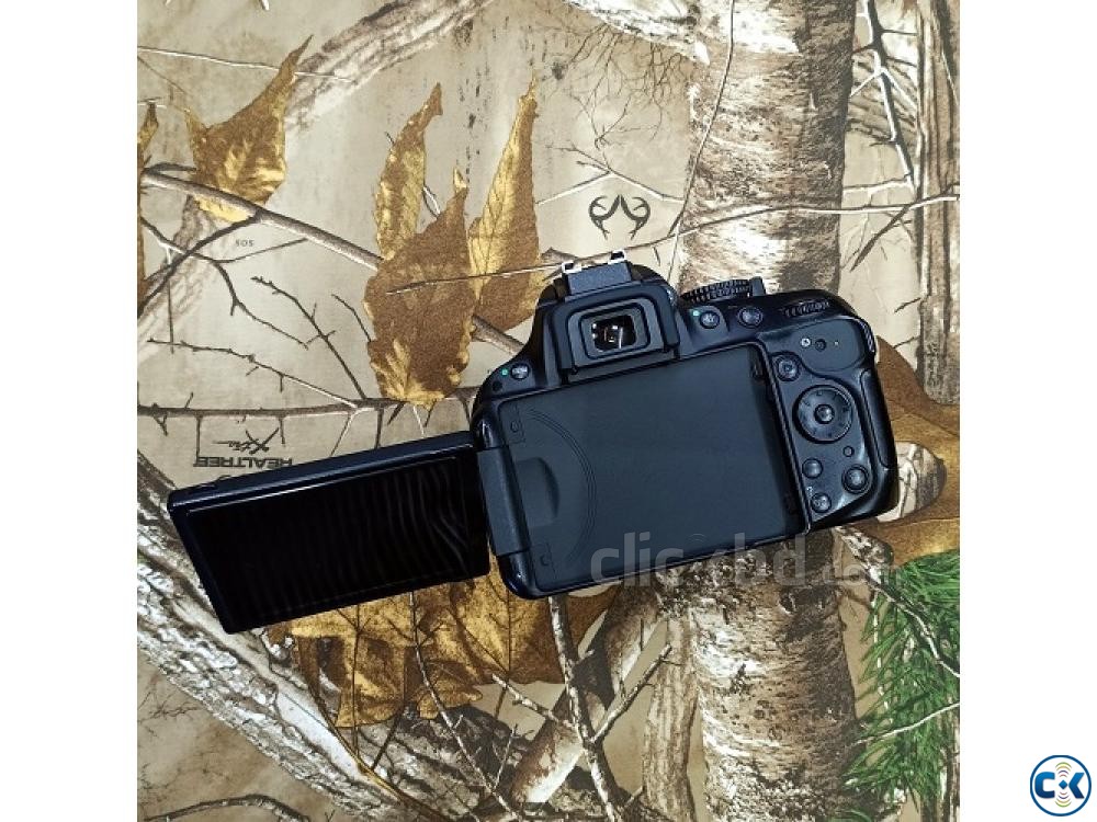 Nikon D5200 DSLR Camera with AF-S 18-55mm f 3.5-5.6 VR Lens large image 0