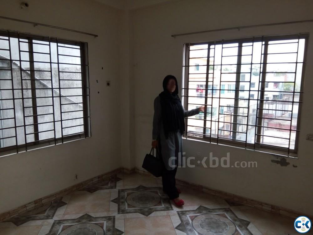 ONE SINGLE SUBLET ROOM shared RENT FOR BACHELOR IN TAJMAHA large image 0