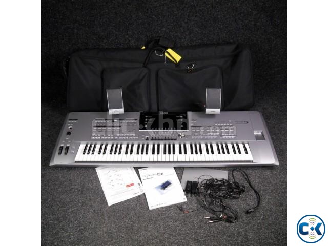 New Yamaha Tyros 5 76-Key Keyboard with Speaker Pack large image 0