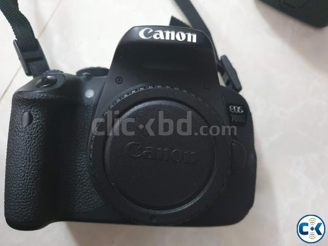 Unused Canon EOS 700D DSLR camera with 18-55mm IS lens large image 0