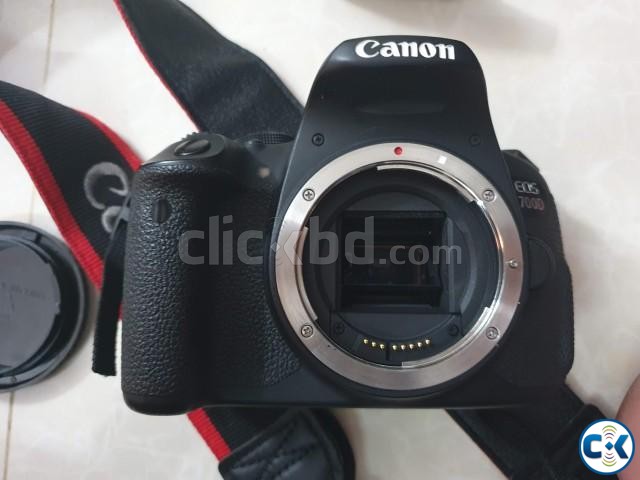 Unused Canon EOS 700D DSLR camera with 18-55mm IS lens large image 1