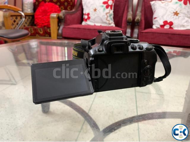 Nikon D5300 DLSR camera with 18-55 lens large image 2