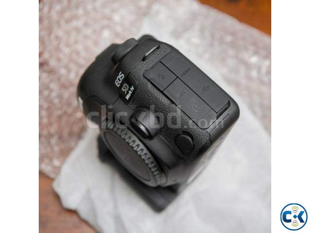 Canon EOS 5D Mark IV 30.4MP Digital Camera with Canon 24-105 large image 1