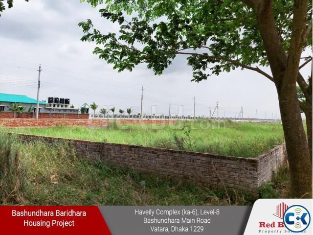 Attractive plots of 5 with walls in P block will be sold. large image 0
