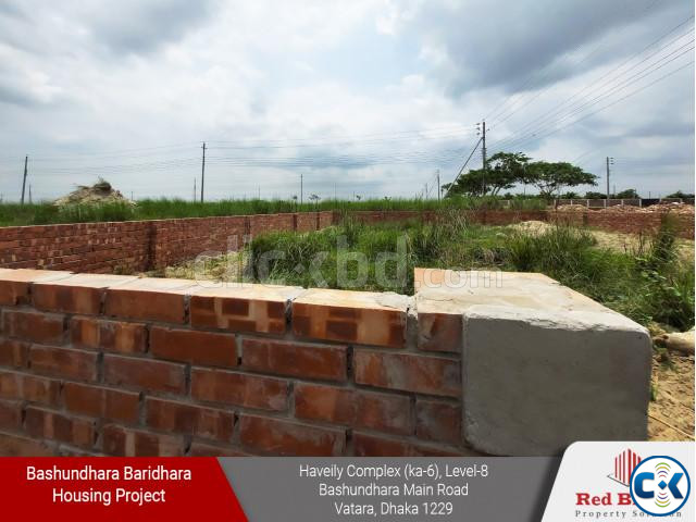 Attractive plots of 5 with walls in P block will be sold. large image 1