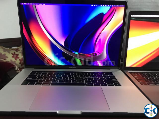 MacBook Pro 15 i7 16GB 512GB 4GB Graphics Touch bar touch large image 2