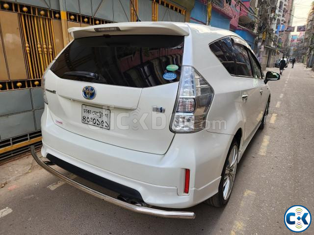 Banker Driven Going Abroad Toyota Prius Alpha 7 Seater 2014 large image 1