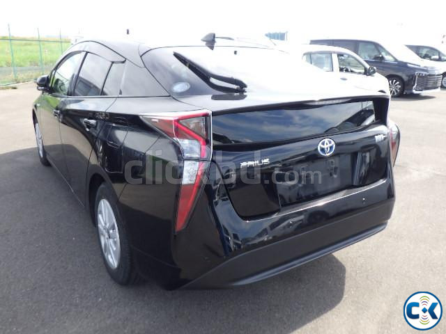 Toyota Prius S Safety Plus Package 2018 large image 2