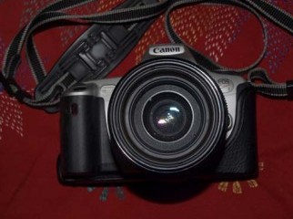 Canon EOS 300 SLR Film camera. EF 35-105 mm Canon