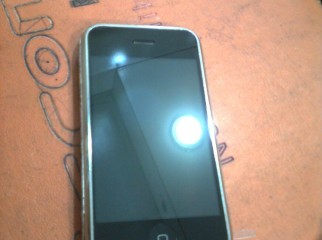 Iphone 2g 1 year used. jailbreaked n 100apps free 