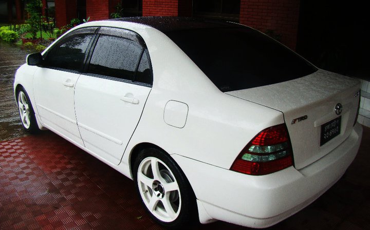 Toyota Corolla X 2004 model with exclusive 17 Rims large image 1