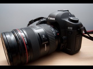 Canon EOS 5D Mark II digital SLR Black camera with 24-105mm
