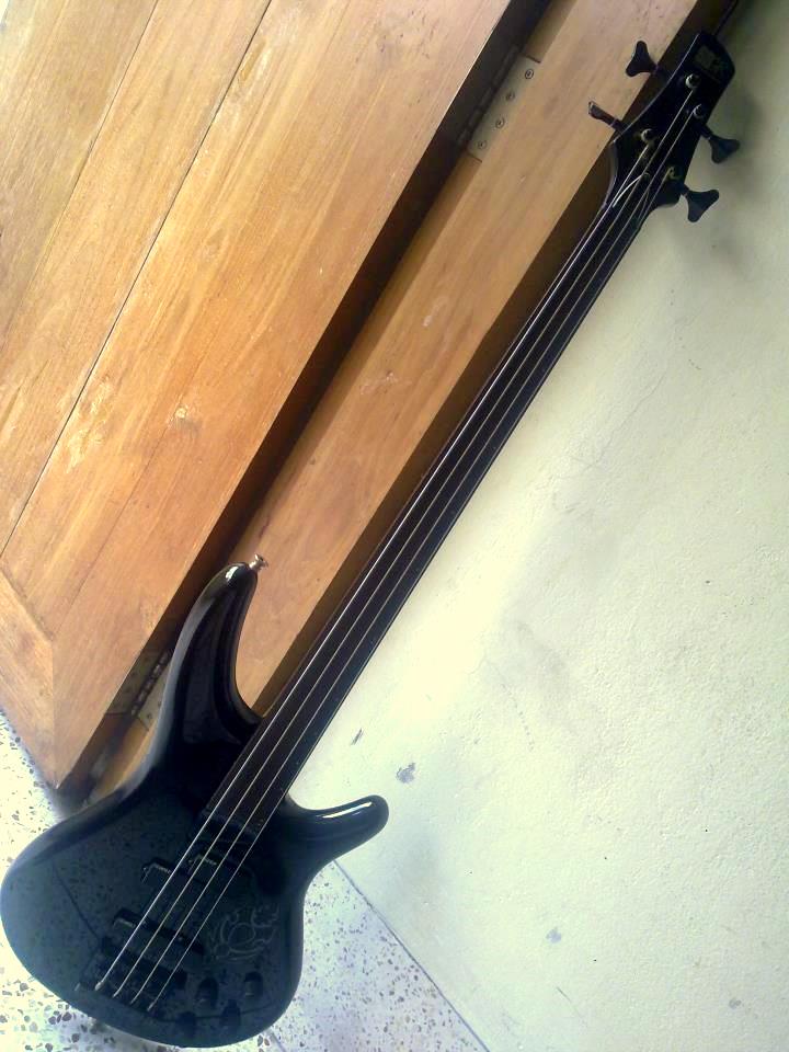 An Ibanez SR800 BASS GUITAR is for sell only BDT 25000  large image 0