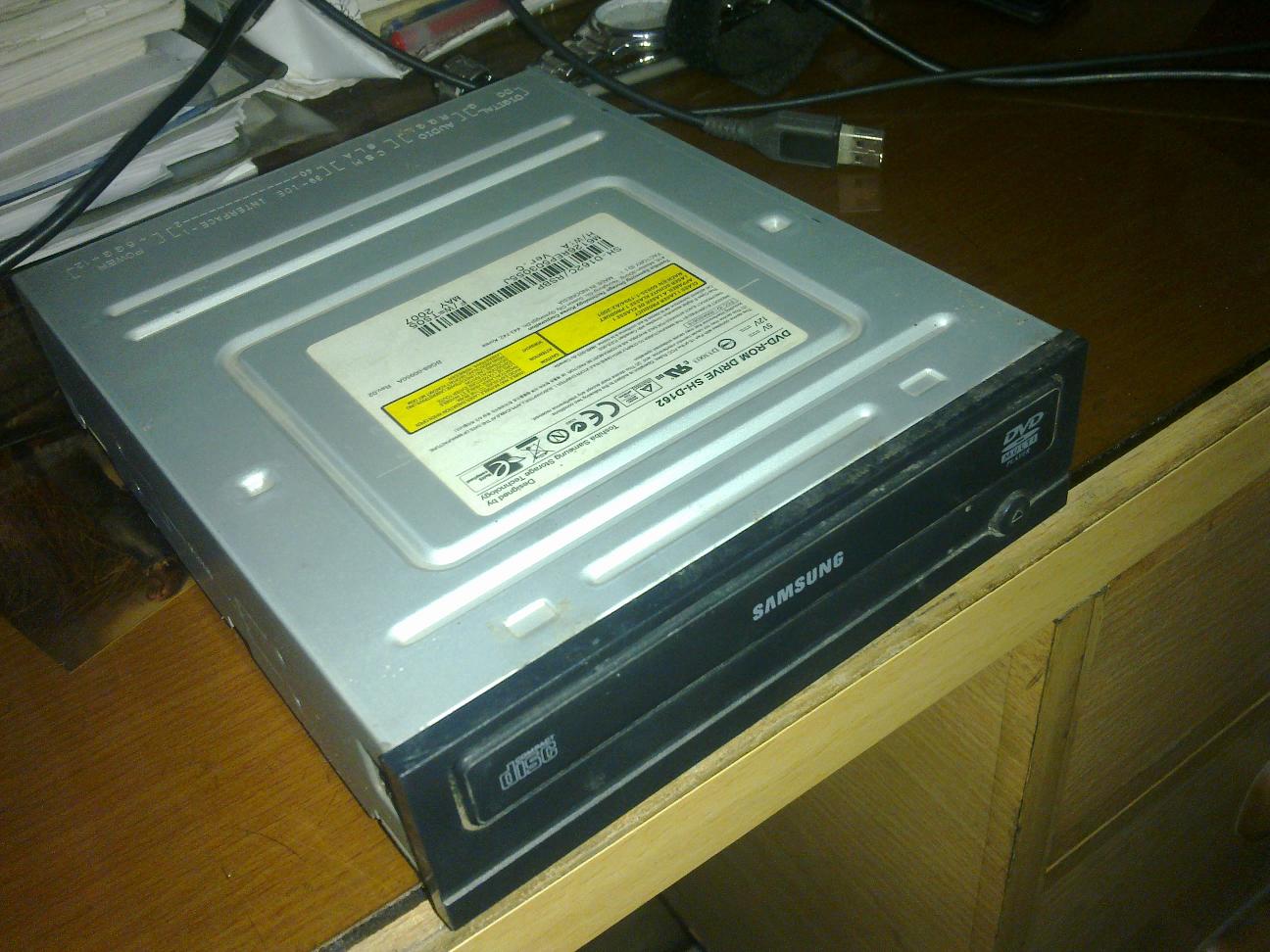 Samsung DVD Rom ID port....... only 500tk see inside.. large image 0