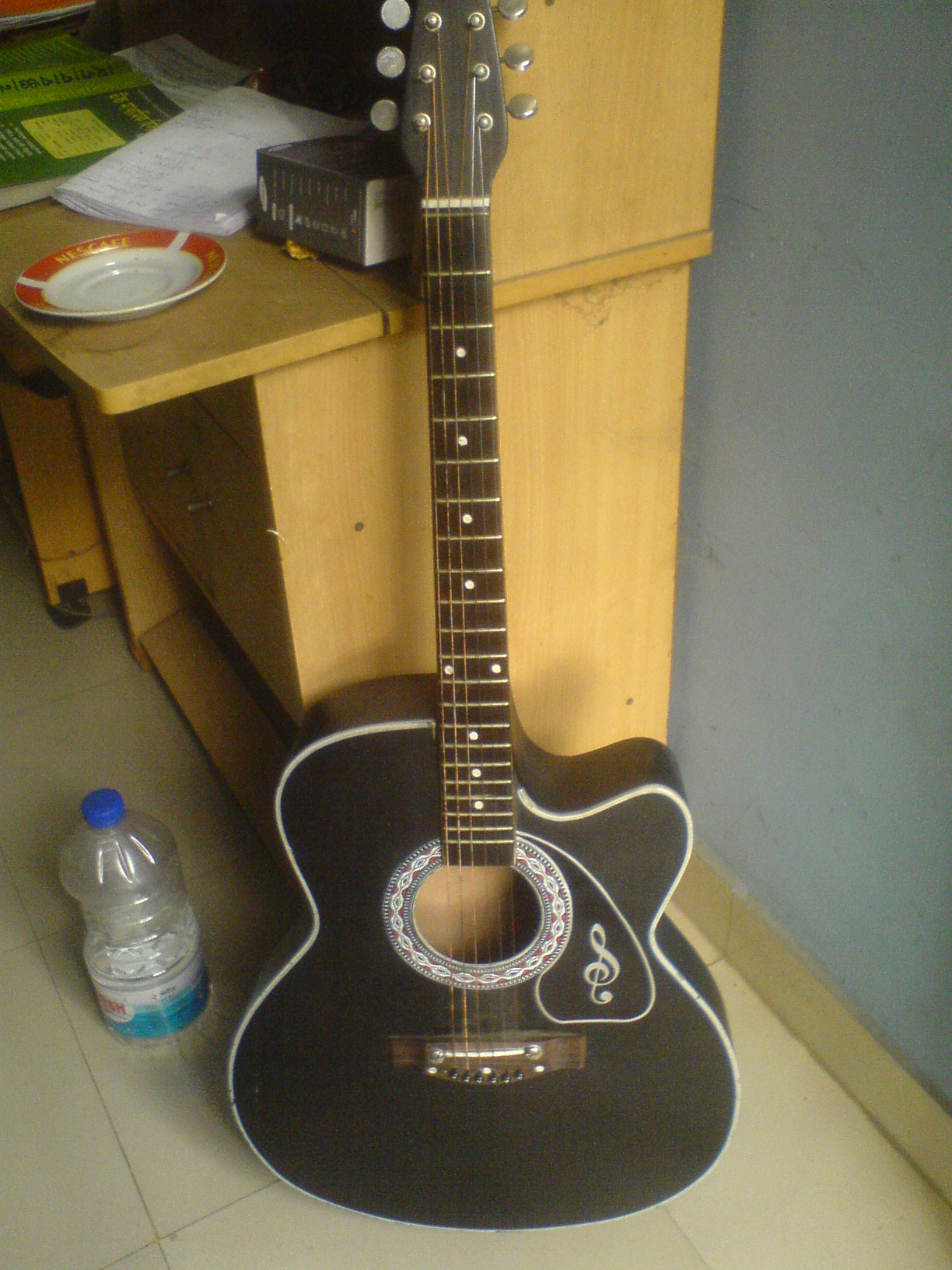Classic Accoustic Guitar. large image 1