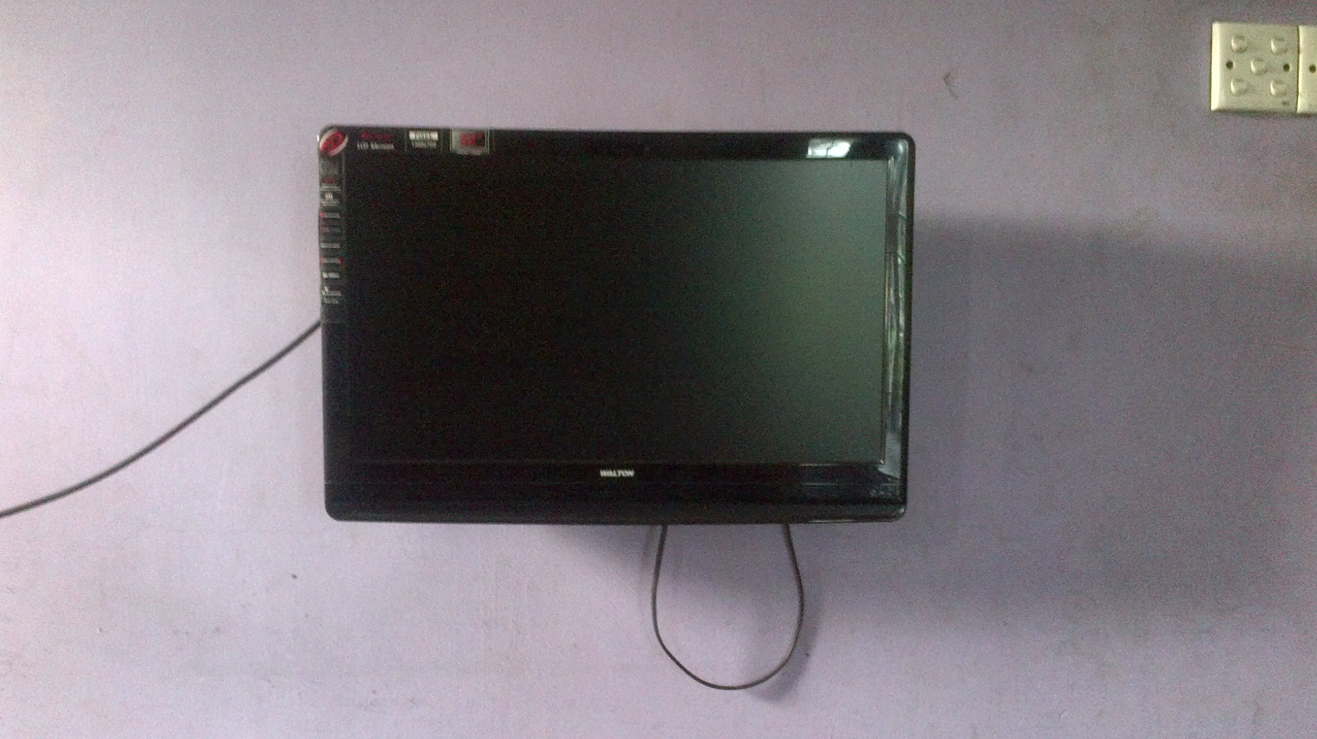 walton 22 crystal LCD television with pc connection port large image 0