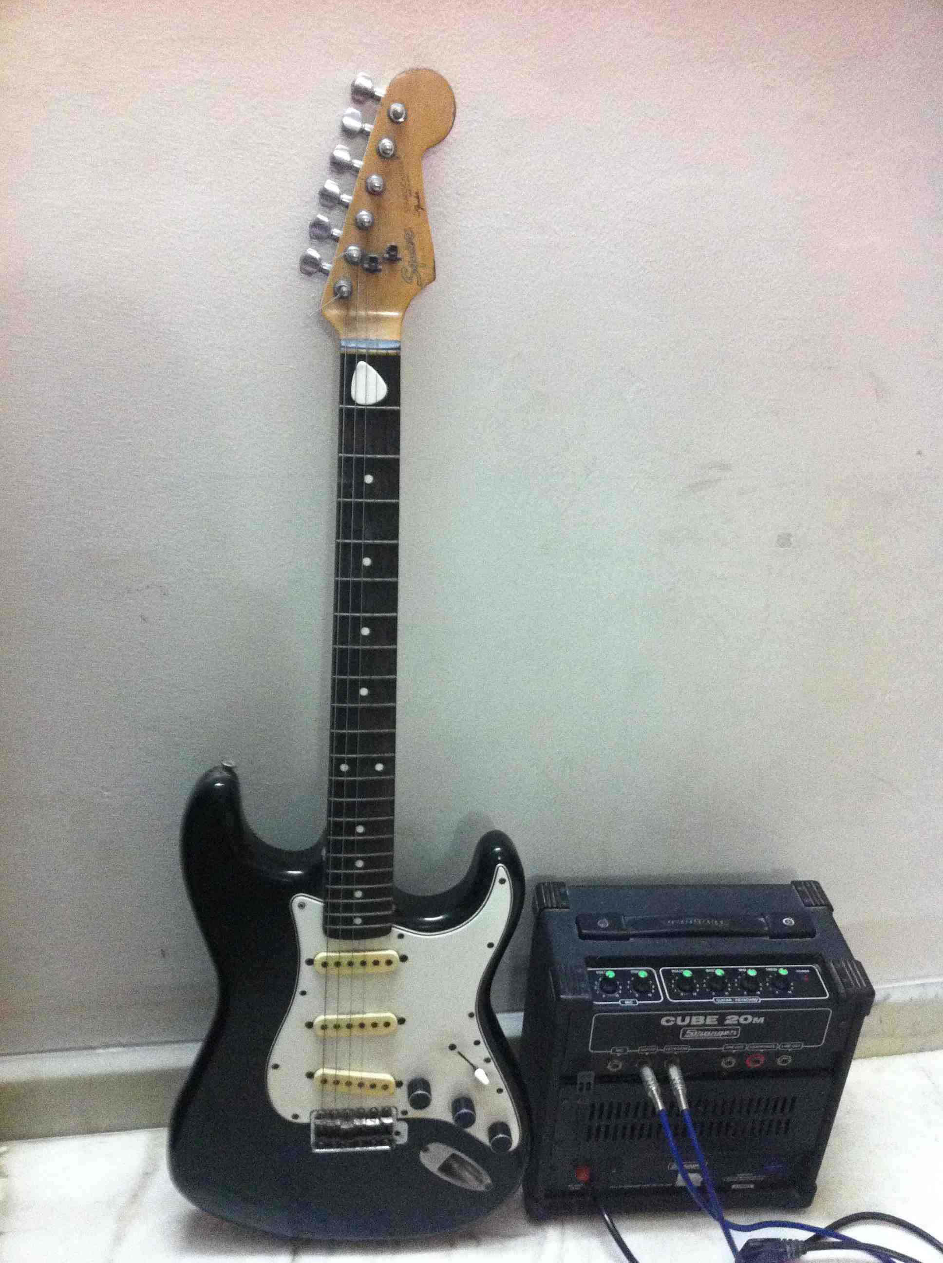 STRATOCASTER made in japan by fender with amp large image 0