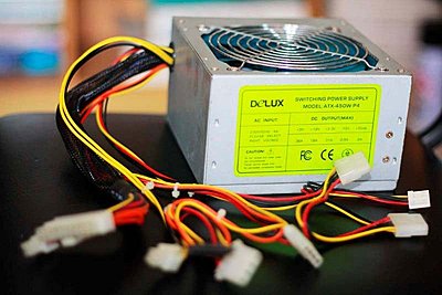 ATI 4550 Grapics card and Delux 450 W power supply urgent large image 0