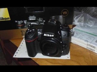 Nikon D7000 full box brAnd new