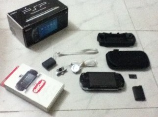PSP MODDED LATEST FIRMWARE PIANO BLACK.......SEE INSIDE