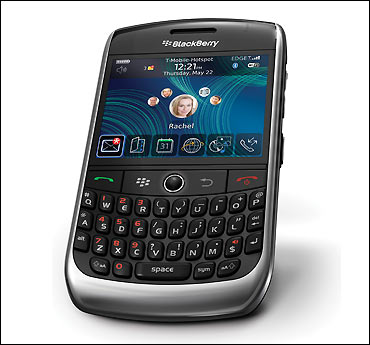 Blackberry curve 8900 on sell in cheap price Urgent sale large image 0