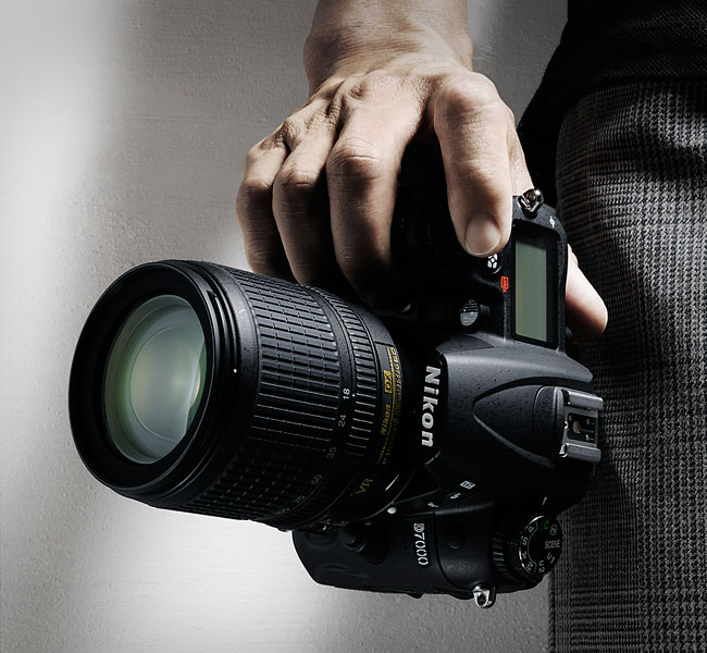 Urgent sale Nikon D7000 18-105mm f3.5 Lens large image 0