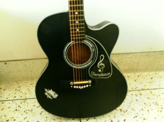 Deshi signature style body acoustic guitar.