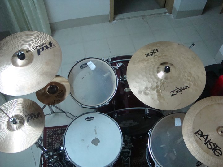Pearl forum drum kit No Cymbals  large image 0