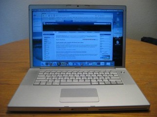 MacBook Pro Core2Duo 17 2.5Ghz with 250GB HDD