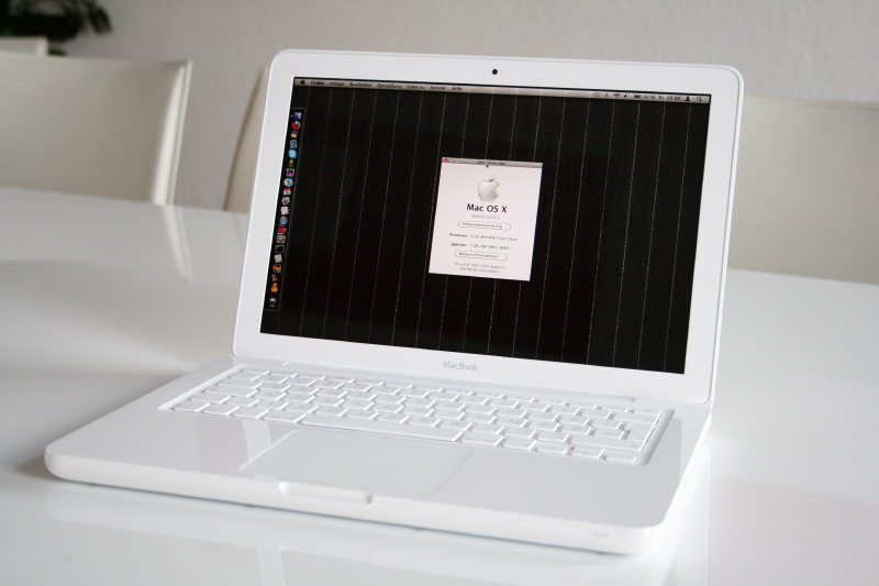 Macbook 13 inch white with 250Gb HDD large image 0