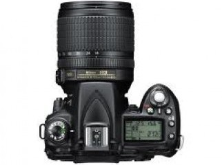Nikon D90 18-105 lens 2 batteries charger and camera bag
