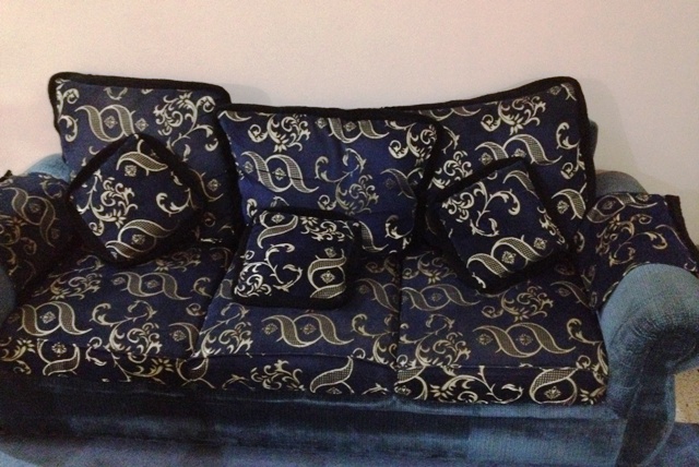 Classic Sofa set in good condition large image 2