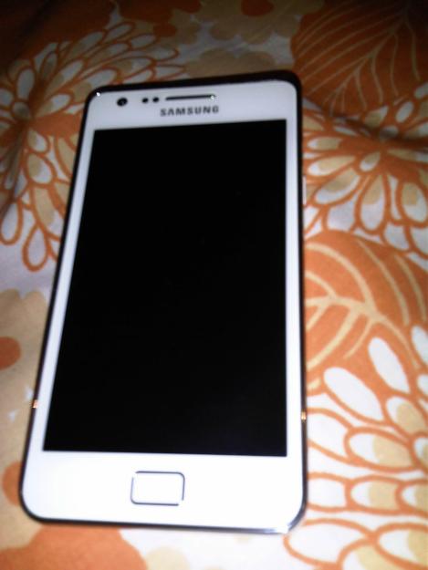 Samsung Galaxy S2 white used only 1 month. large image 0