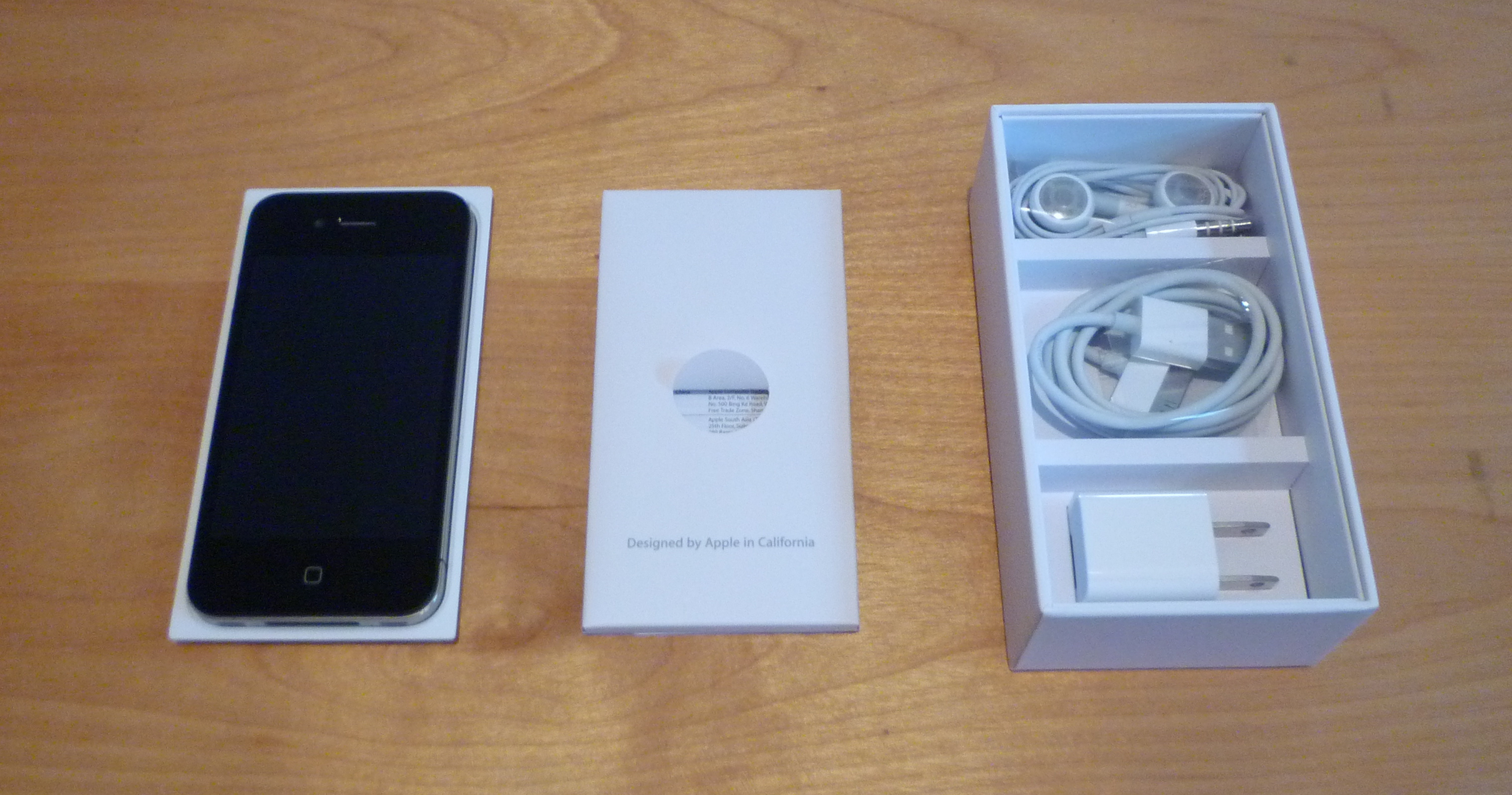 Apple iPhone 4 Black 16GB Brand new With everything large image 0