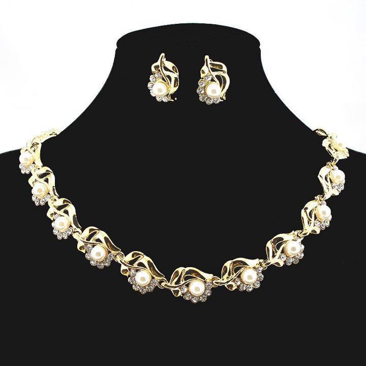 Pearl Necklace Set large image 0