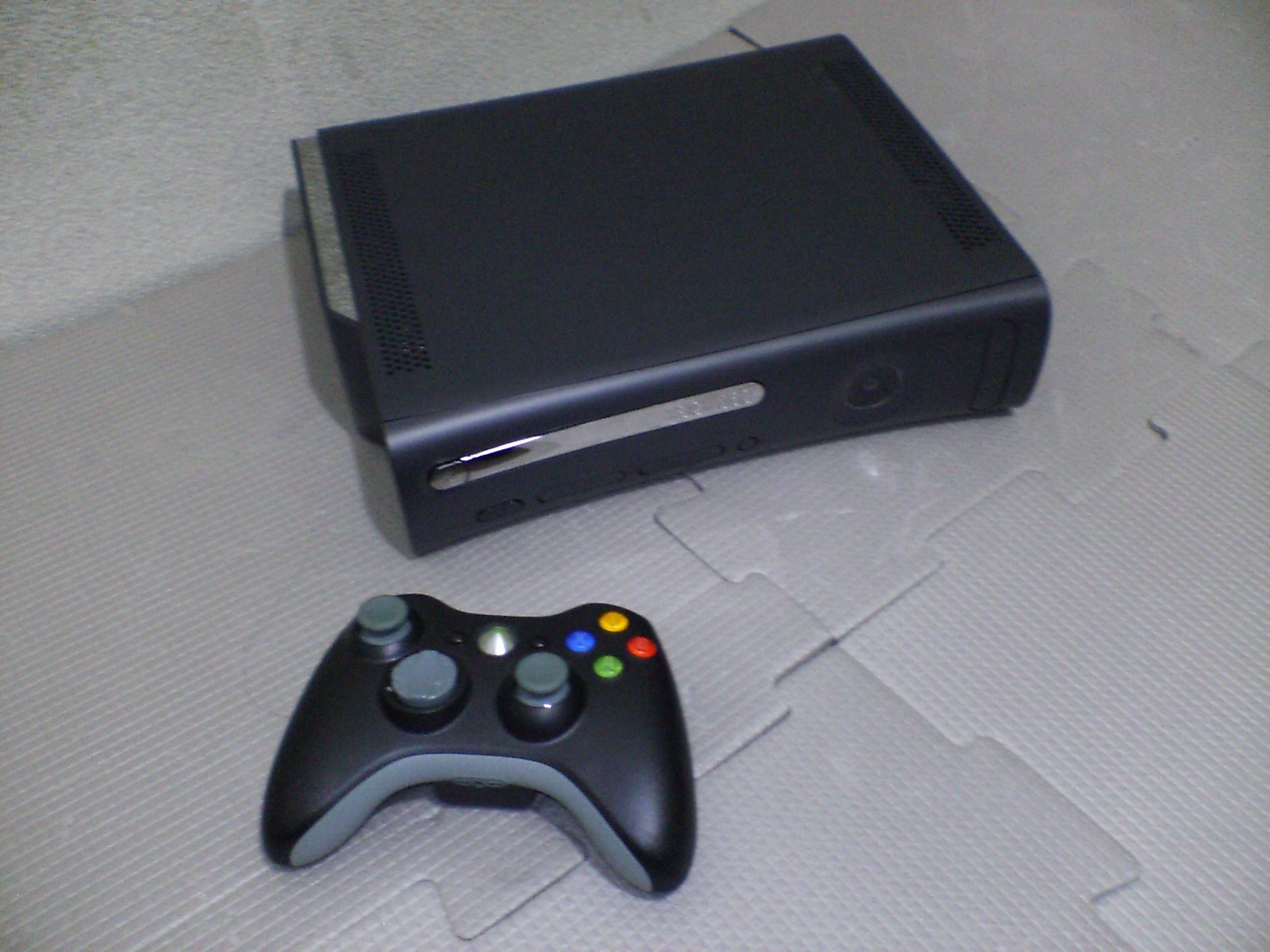Xbox 360 elite 120gb. only 3 months used large image 0