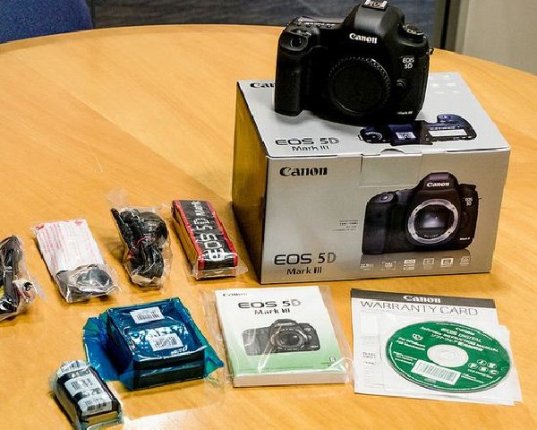 Canon EOS 5D Mark III 22.3MP Digital SLR Camera large image 0
