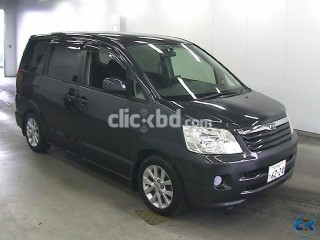 Noah X sun roof Black color Sun Roof Family used