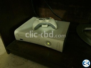 Xbox 360 Arcade in excellent Condition w games GTA V etc