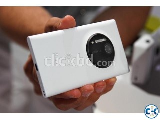 Brand new NOKIA LUMIA 1020 full unused