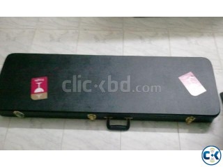 YORKVILLE HARD CASE FOR BASS GUITAR BLACK