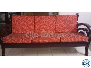 Wooden Sofa Set 5 siter good condition